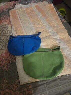 GAP Green Leather Zip Wristlet with Striped Lining